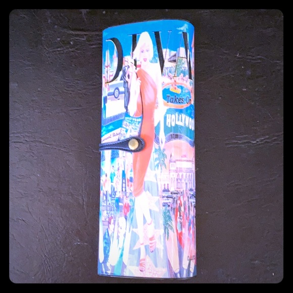 Lutci Diva Magazine Clutch - Picture 4 of 6